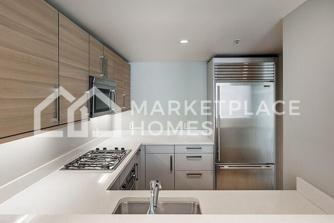 Building Photo - 555 4th St
