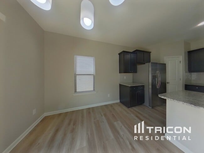 Building Photo - 204 Spring Knoll Dr