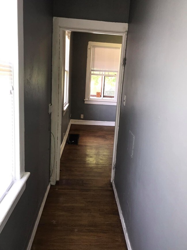 Building Photo - 1310 NE Monroe St