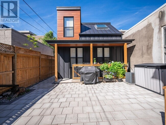 Building Photo - 202 Perth Ave