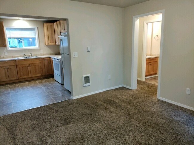 Foto del edificio - 1221 W Franklin St