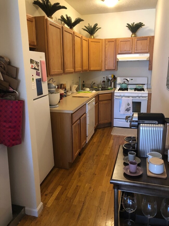 Kitchen - 109 Atlantic St
