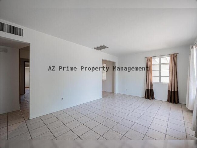 Building Photo - 9430 N 11th Pl