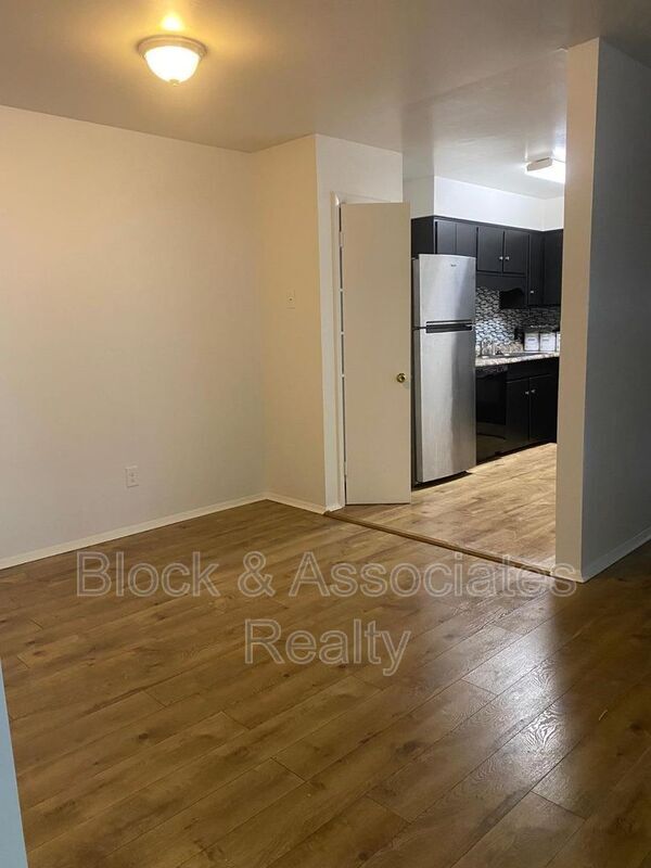 Foto del edificio - 1204 Schaub Dr