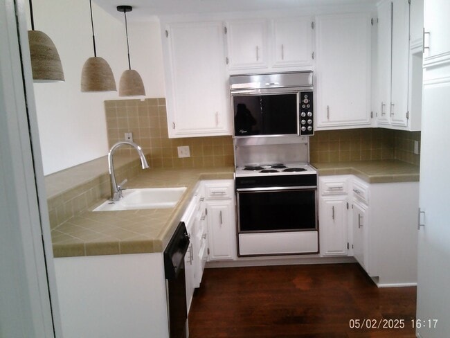 Building Photo - 3200 El Encanto Ct