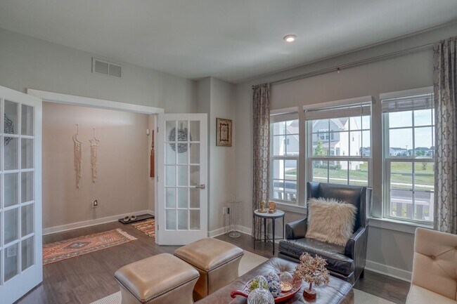 Foto del edificio - Here is YOUR CHANCE to Live in the MODEL H...