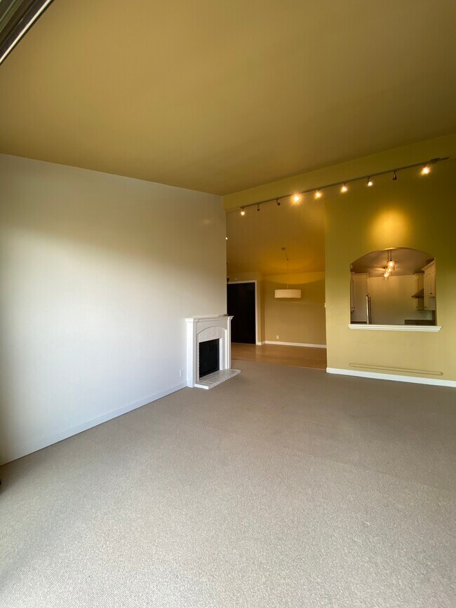 500 Almer Rd Unit 304, Burlingame, CA 94010 Condo for Rent in Burlingame, CA