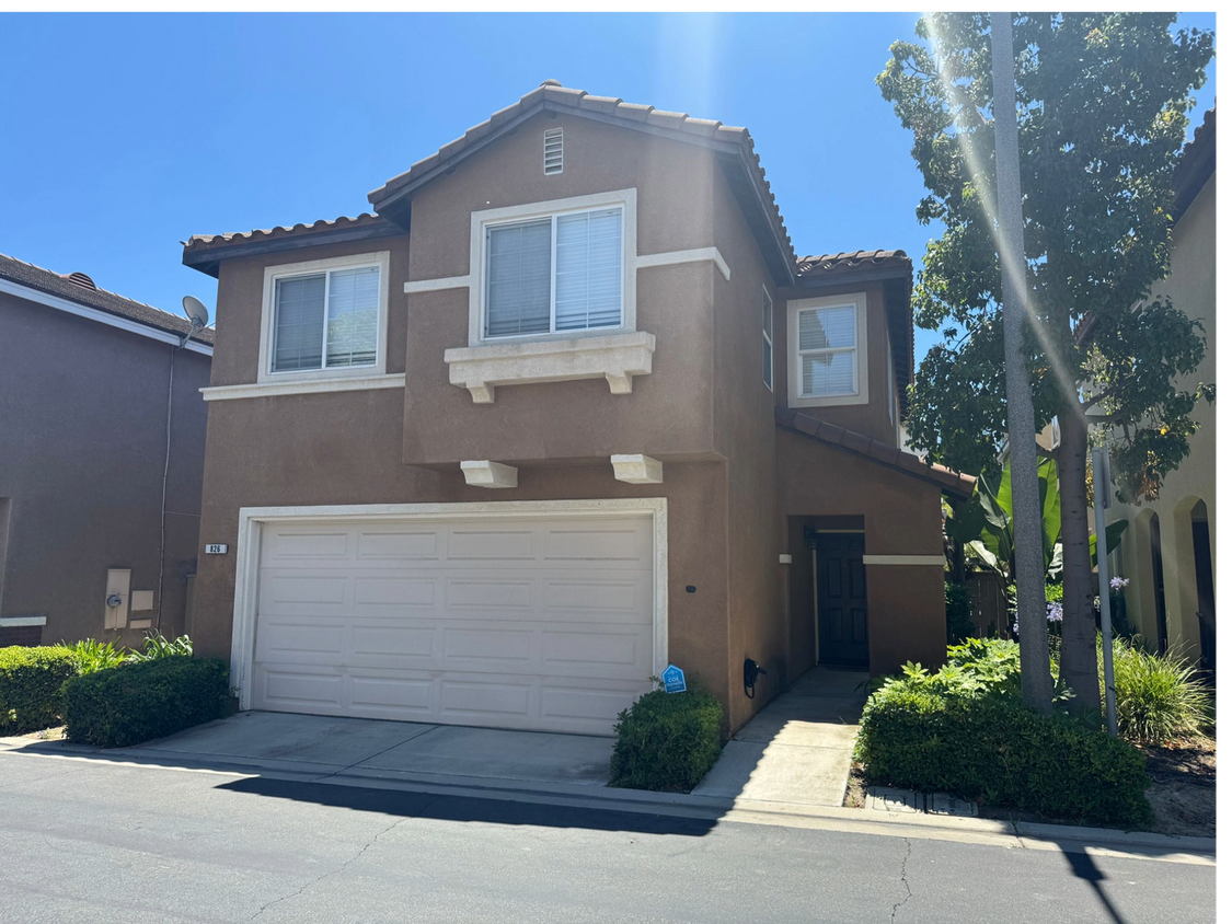 Foto principal - Townhome for Rent