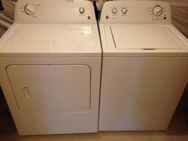 Building Photo - 21215 Fairhunt Dr