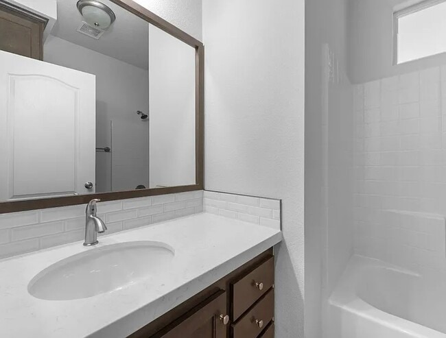 Foto del edificio - SINGLE FAMILY HOME