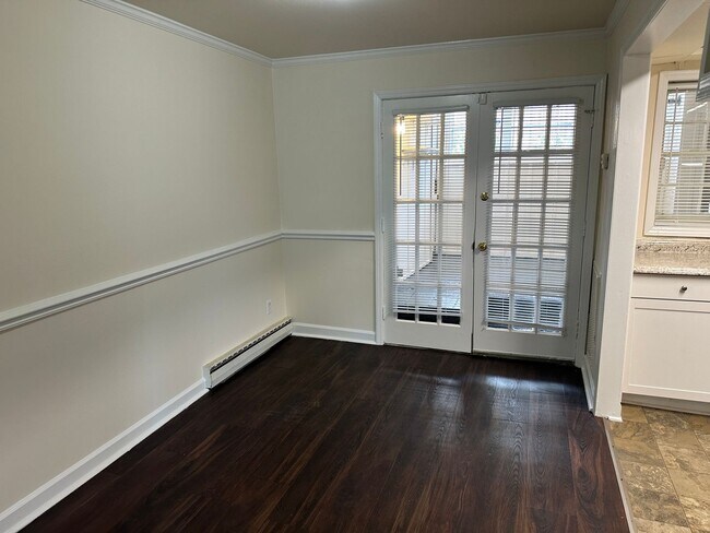 Building Photo - Updated Two Bedroom Condo in Cotswold!