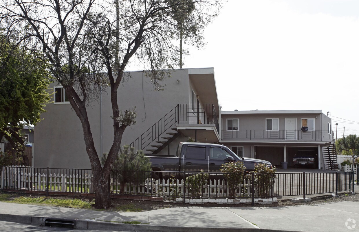 Building Photo - 26910 Manon Ave