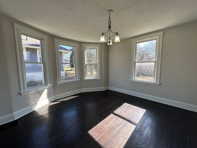 Building Photo - 3819 St Martins Pl