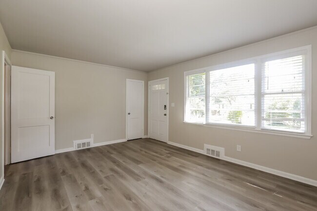 Foto del edificio - 2091 Holly Hill Dr