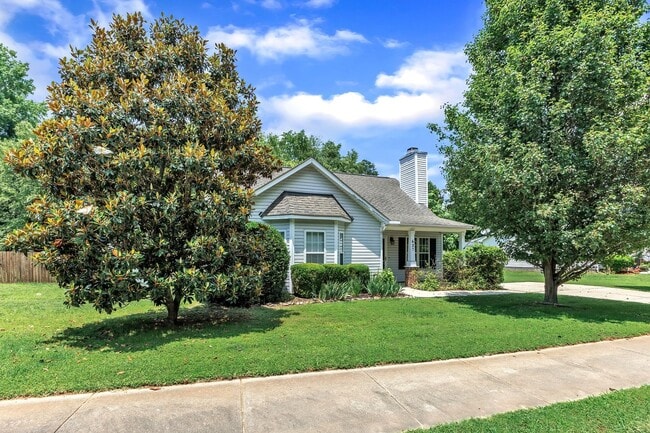 Building Photo - **Cute 3/2 Bungalow in Flaherty Farms**