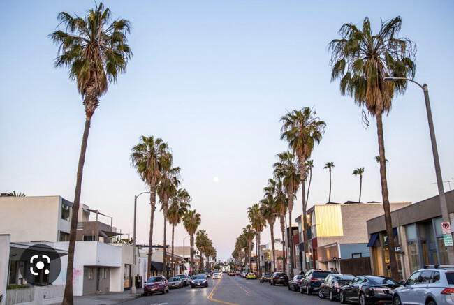 Building Photo - 1509 Cabrillo Ave