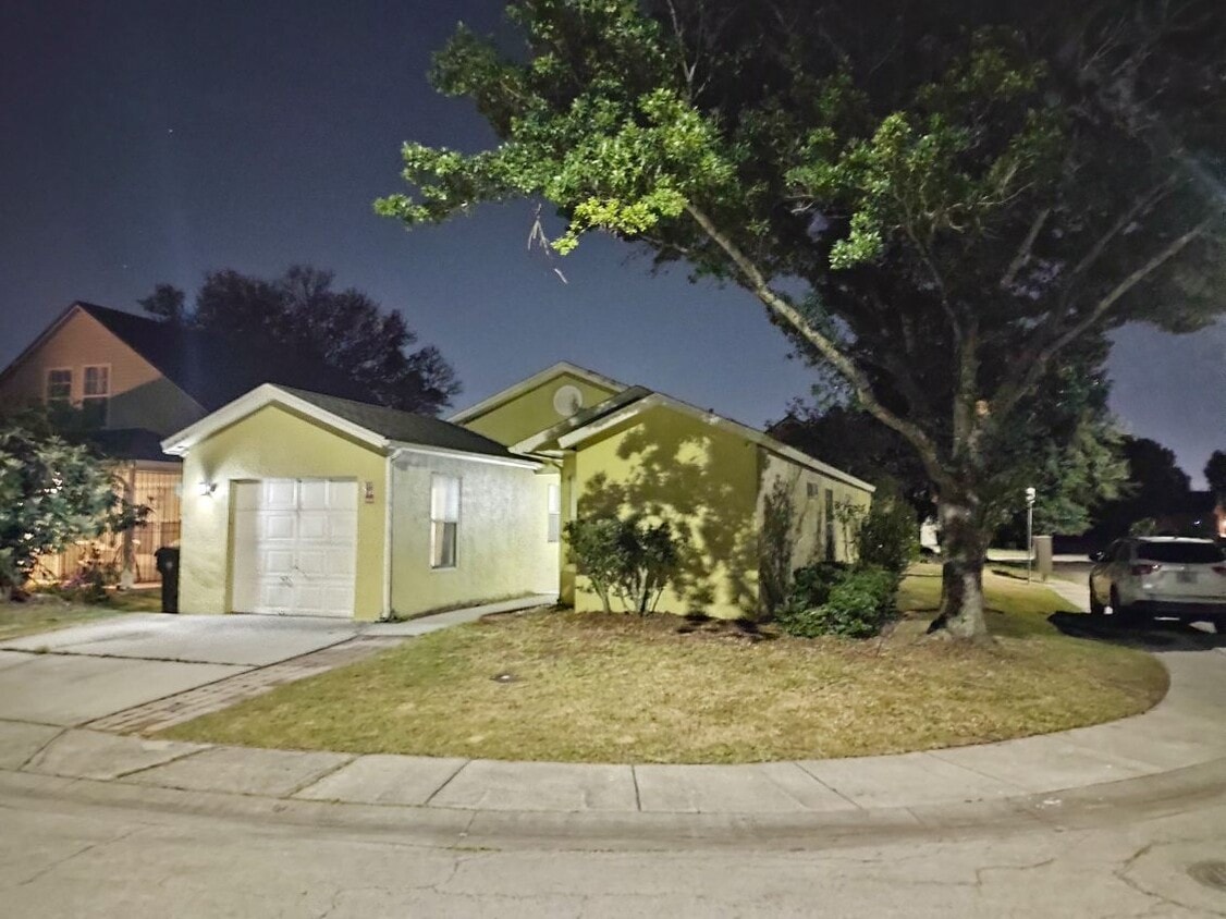 Primary Photo - 5460 Wood Crossing St