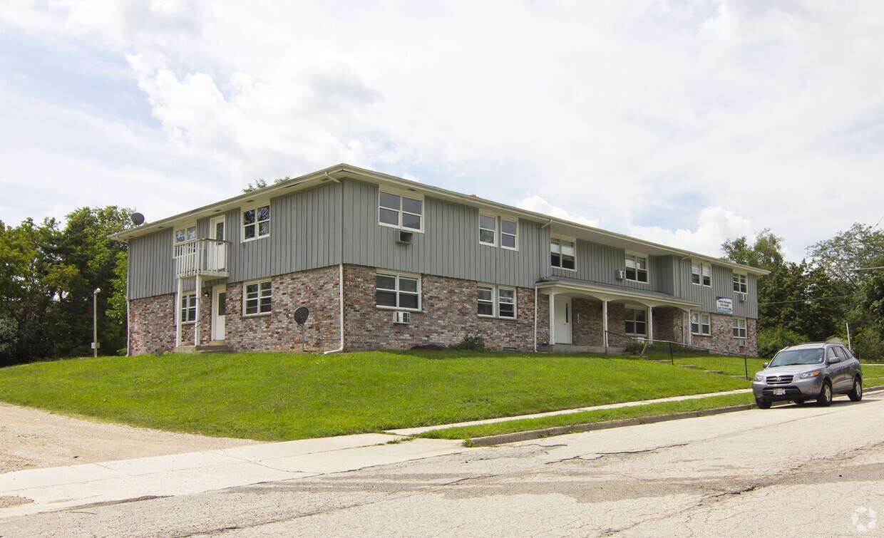 Foto principal - 123 Roosevelt Dr
