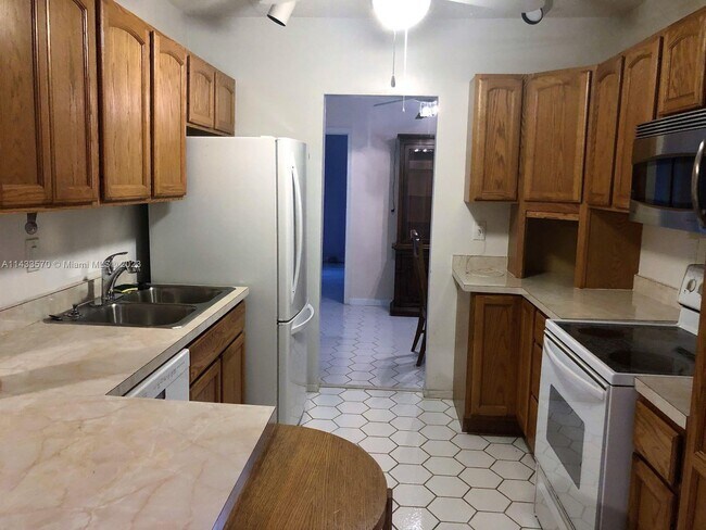 Building Photo - 5724 NW 87th Ave