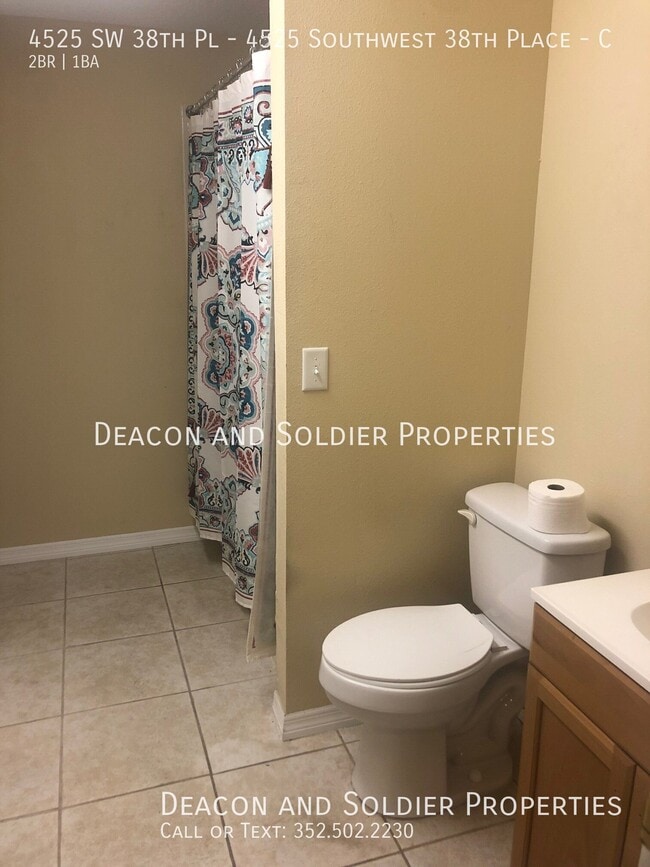 Building Photo - 4525 SW 38th Pl