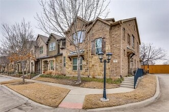 Building Photo - 869 Rohan Dr