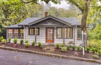 Building Photo - 3546 SW Hillside Dr