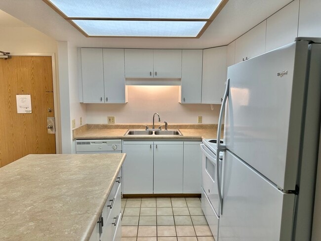 Building Photo - 1 Bedroom / 2 Bathroom Condo at Maui Banyan - 650 Sq Ft