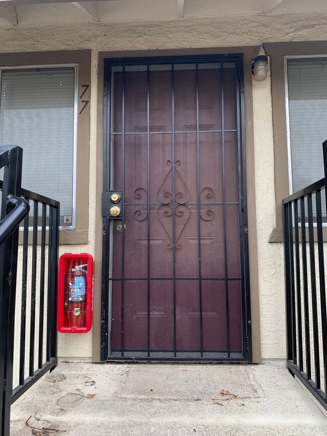 Building Photo - STA325