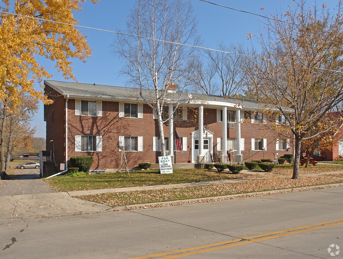 408 Chestnut St, Burlington, WI 53105 Apartments in Burlington, WI