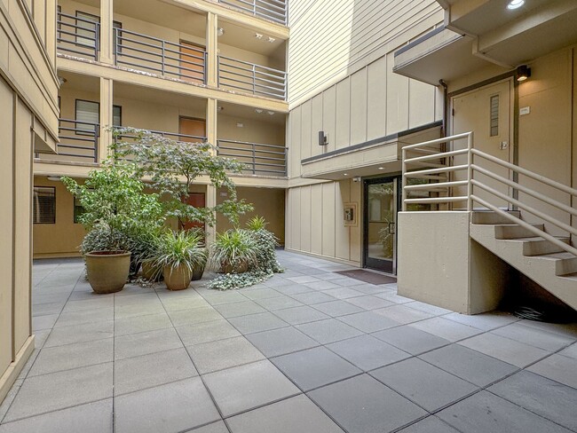 Foto del edificio - Great Location! Northlake 2bd/1bth Condo, ...