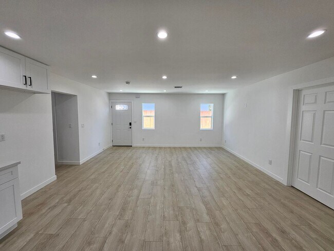 Foto del edificio - 7426 Denny Ave