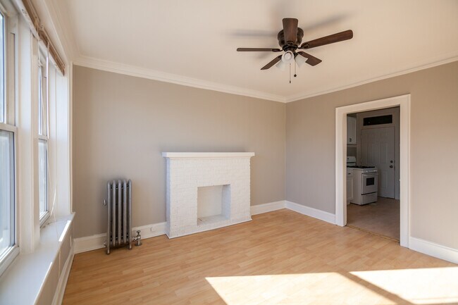 Foto del edificio - 2416 W Fargo Ave