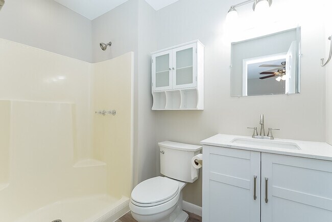 Foto del edificio - 5104 Holly Ridge Rd