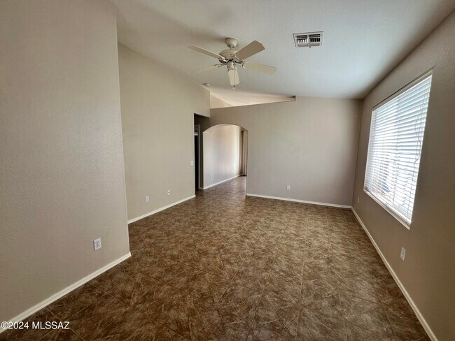 Building Photo - 8820 N Mesquite Bluffs Pl