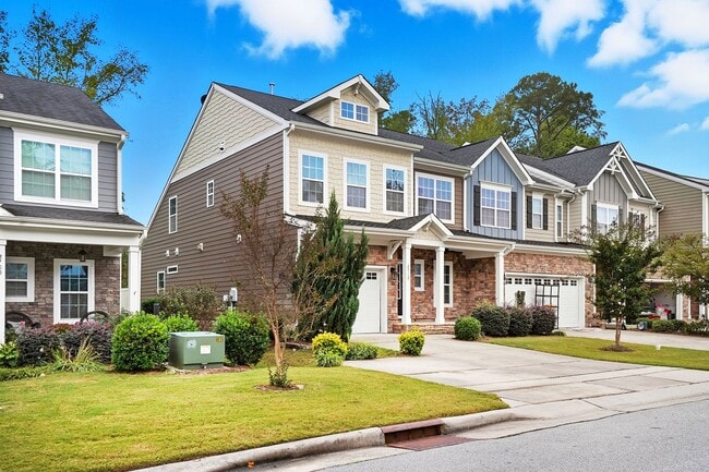 Photo - FIRST FLOOR MASTER BEDROOM-END UNIT-GREAT ... House