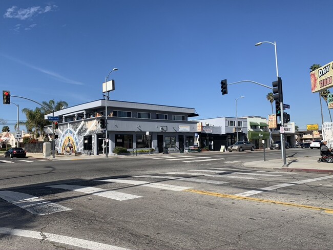 Building Photo - 8217 S Western Ave