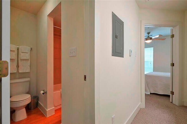 Foto del edificio - 711 W 32nd St