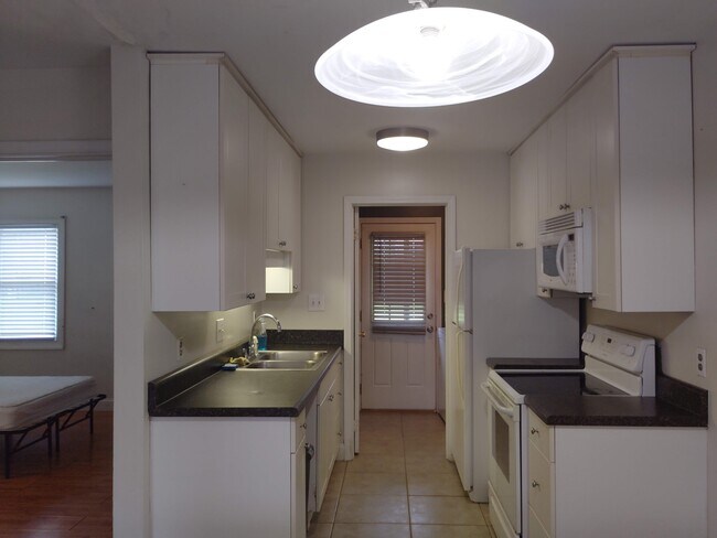 Foto del edificio - 755 Burcale Rd