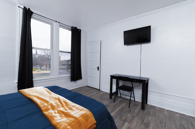 Master Bedroom - 811 Pine St