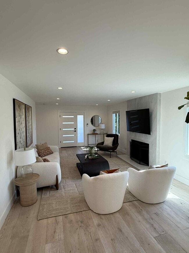 Building Photo - Modern 4-Bedroom Retreat in San Carlos – Remodeled, Spacious, Private Yard