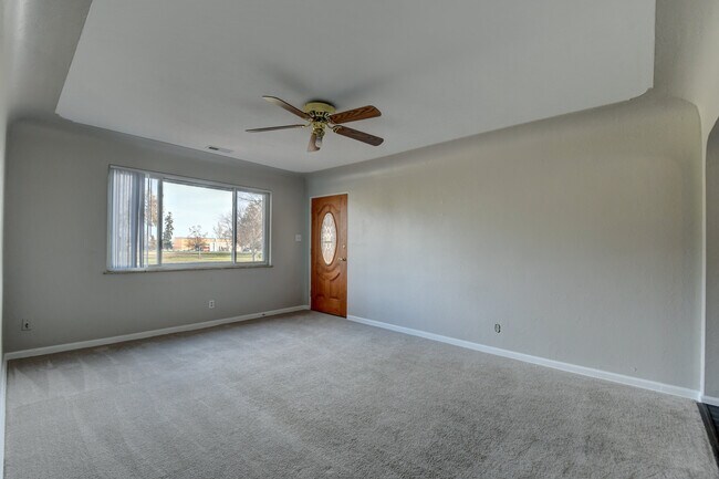 Building Photo - 4595 Zenobia St