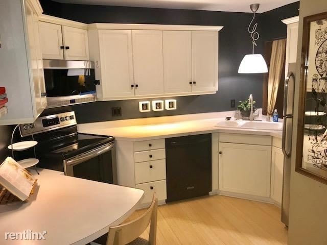 Building Photo - 1 br, 1 bath Condo - 425 W Willow Ct