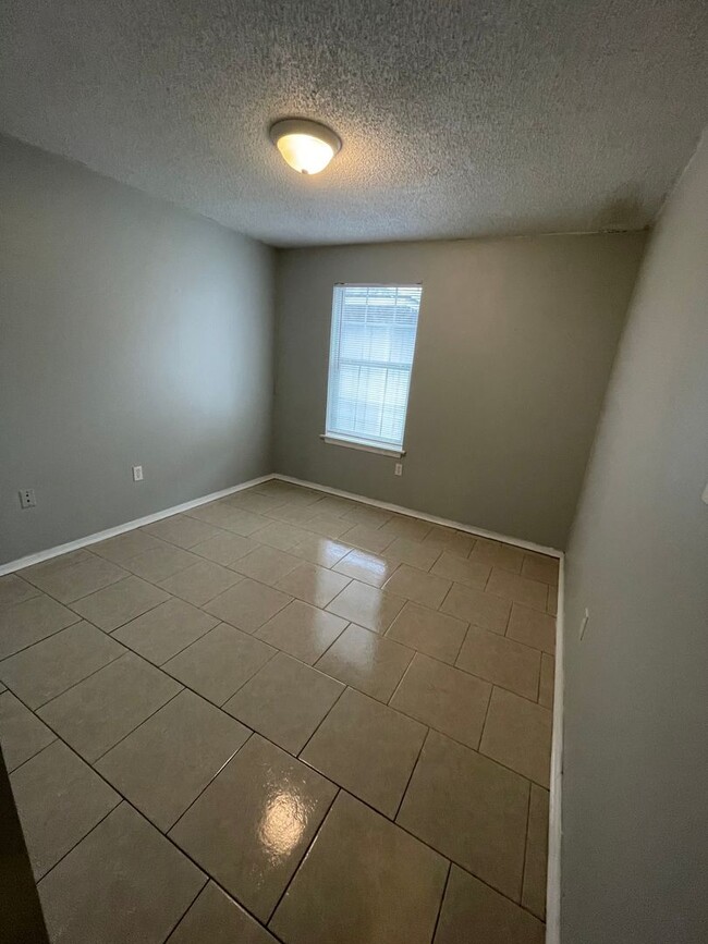 Photo - 644 N Donmoor Ave Apartment