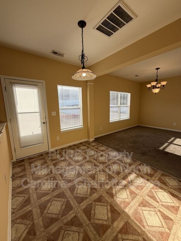 Building Photo - 8603 Earthenware Dr