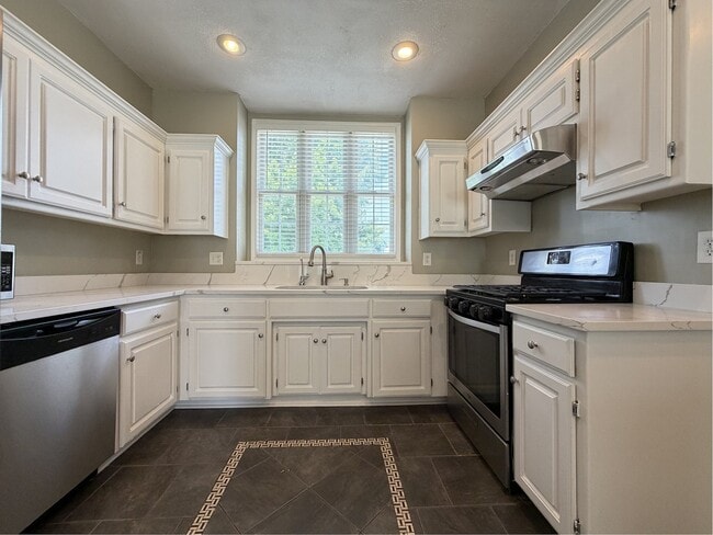 Building Photo - 13885 W 153rd Terrace