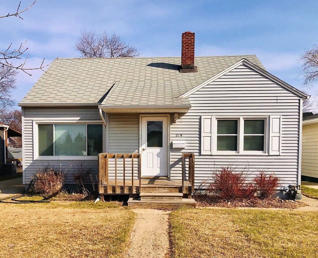 Primary Photo - 3 Bedroom House!