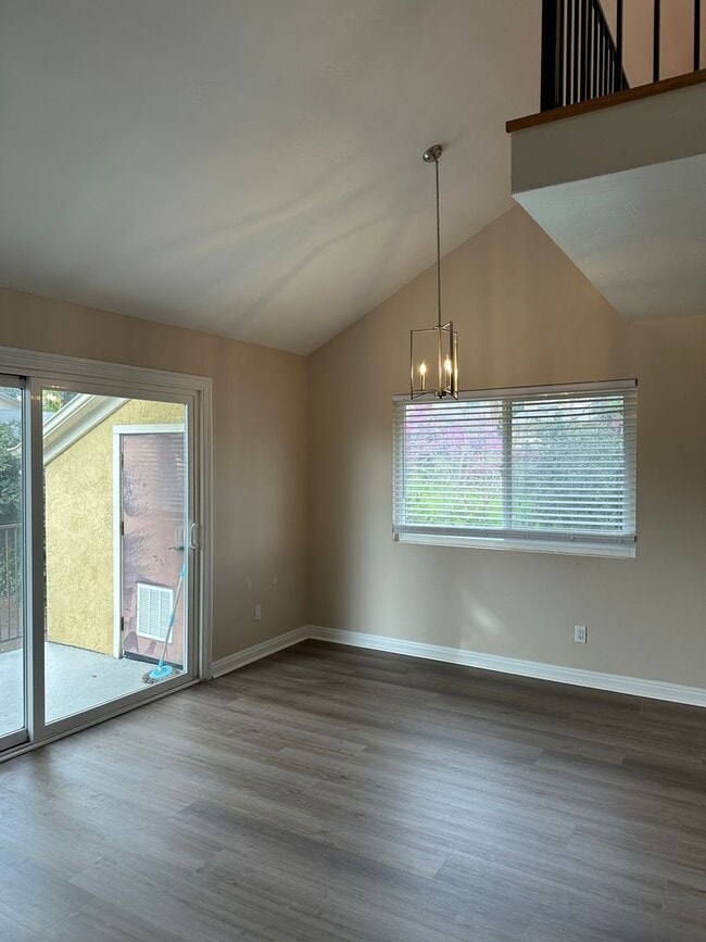 Building Photo - Renovated 2 Bed, 2 Bath Condominium in Gated Community