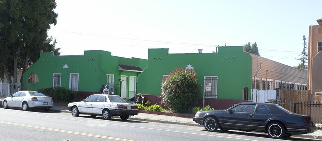 Building Photo - 5477 Bancroft Ave