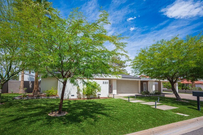 Building Photo - European-inspired Mid-Century Henderson Home!