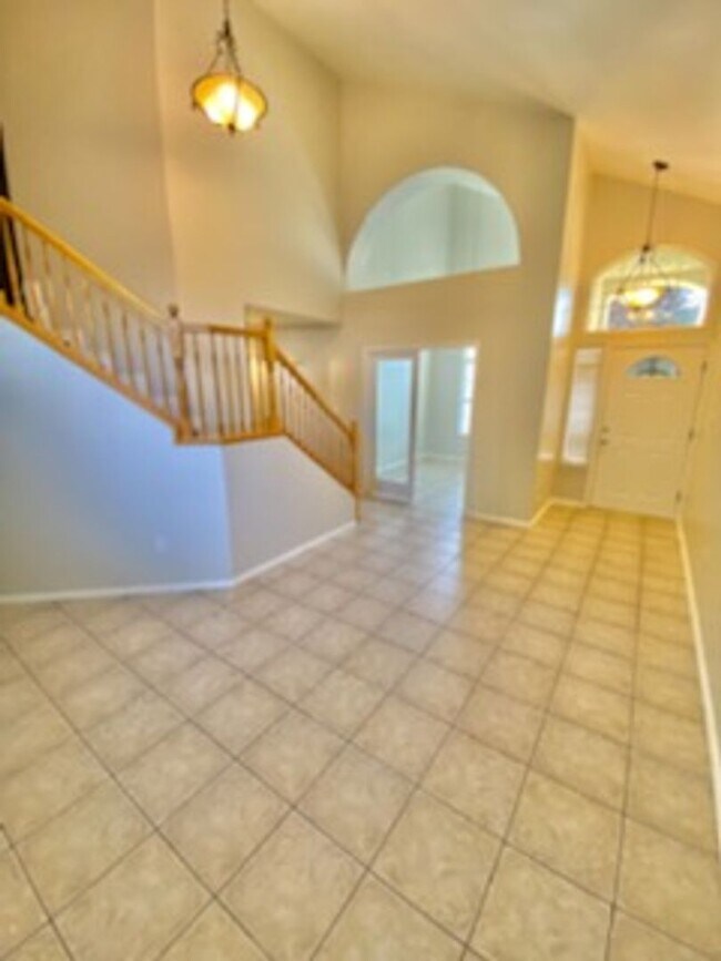 Foto del edificio - 4 bed/ 3 bath Recently Updated Home!
